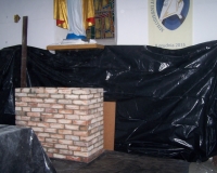 Budowa mensy pod ołtarz w Osieku